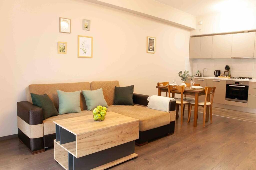 Gg Home - Cozy 1 Bedroom Apartment On Kazbegi Avenue 15 تبليسي المظهر الخارجي الصورة