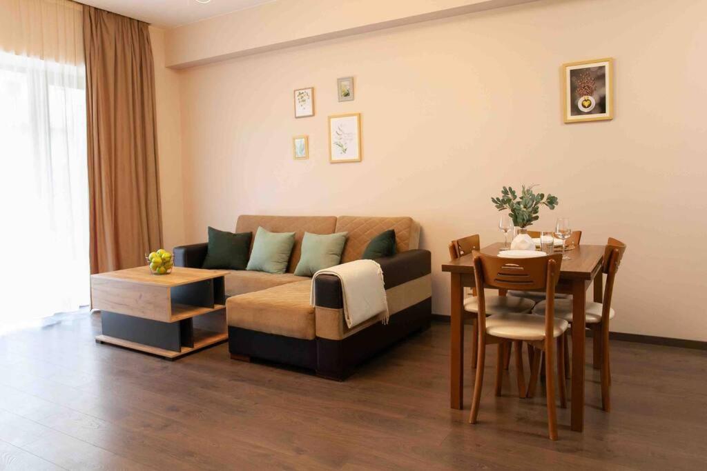 Gg Home - Cozy 1 Bedroom Apartment On Kazbegi Avenue 15 تبليسي المظهر الخارجي الصورة
